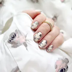 Jakie paznokcie do sukienki w kwiaty, aby wyglądać elegancko i stylowo?