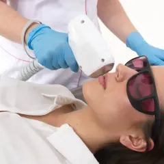 Ile kosztuje depilacja laserowa wąsika? Ceny w różnych salonach
