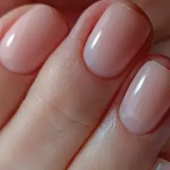 Bezpieczny manicure: jak wybrać metody, które nie niszczą paznokci