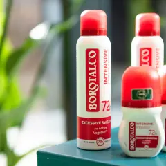Borotalco opinie: seria dezodorantów w sprayu i kulce, zapewniających 72h ochronę przed nadmiernym poceniem.