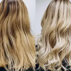 Przed i po: matowe, ciemne blond włosy zyskały blask i objętość dzięki subtelnemu balejażowi blond.
