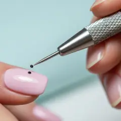 Jak zmyć długopis z paznokcia bez uszkodzenia manicure hybrydowego