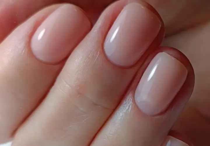 Bezpieczny manicure: jak wybrać metody, które nie niszczą paznokci