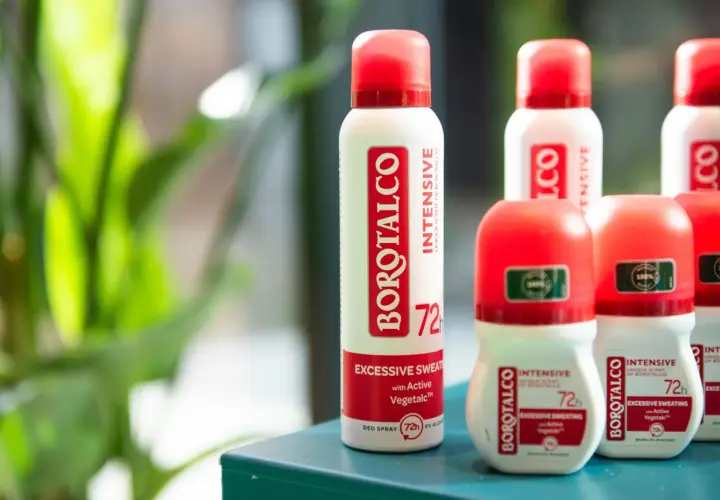 Borotalco opinie: seria dezodorantów w sprayu i kulce, zapewniających 72h ochronę przed nadmiernym poceniem.
