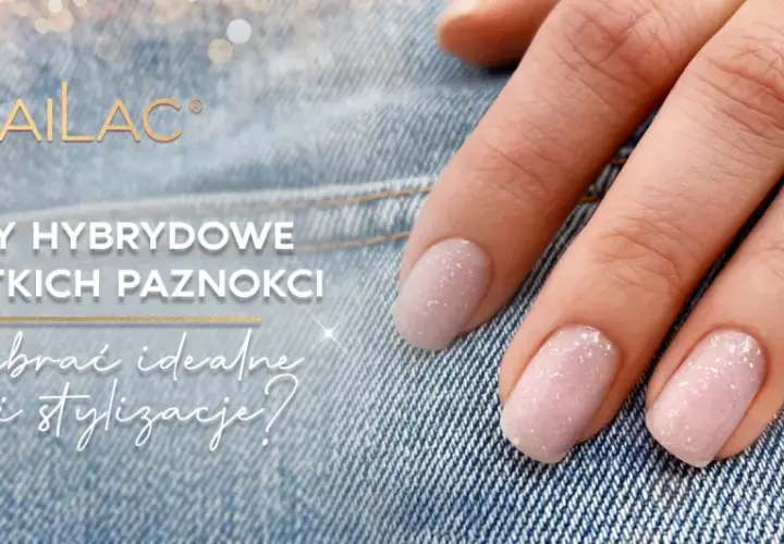 Delikatna hybryda na krótkich paznokciach w pastelowych odcieniach z subtelnymi drobinkami. Idealna propozycja na co dzień.