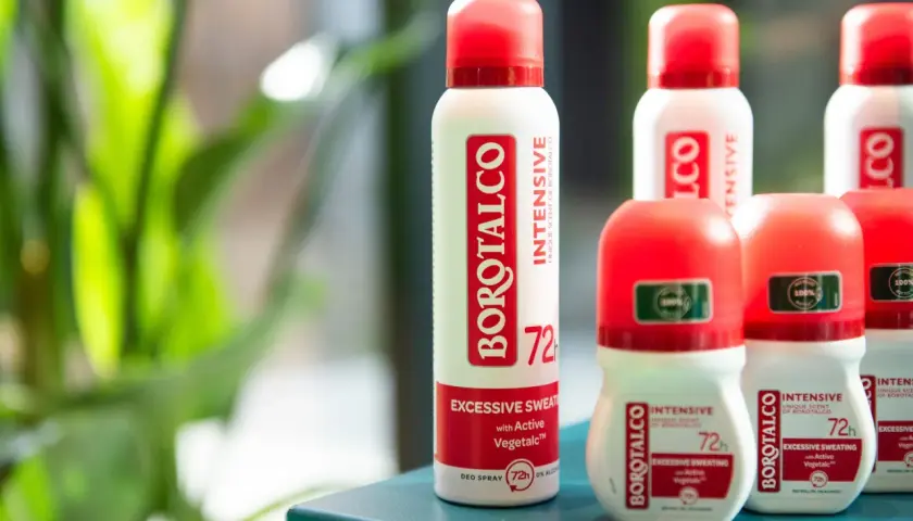 Borotalco opinie: seria dezodorantów w sprayu i kulce, zapewniających 72h ochronę przed nadmiernym poceniem.