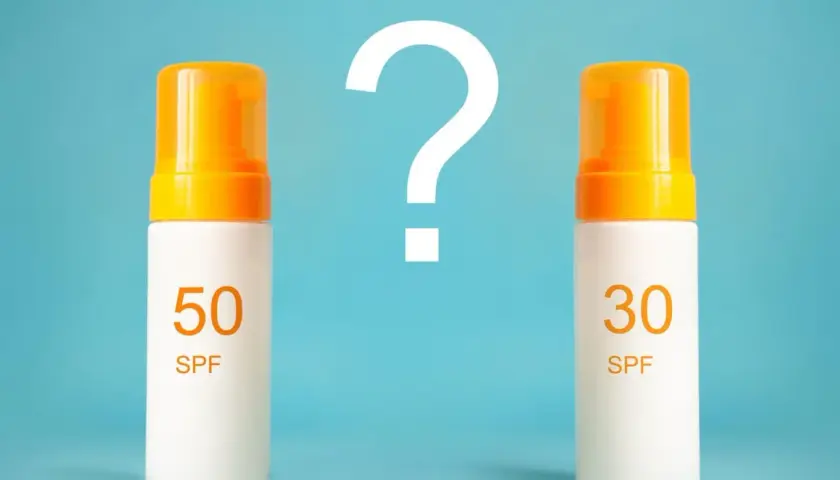 Jaki SPF do twarzy wybrać? Dwa kremy z filtrem SPF 50 i SPF 30 stoją obok siebie, a nad nimi wielki znak zapytania.