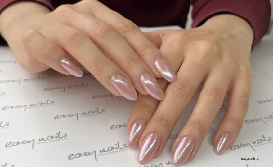 Lustrzany manicure - jak zrobić efekt lustra bez smug