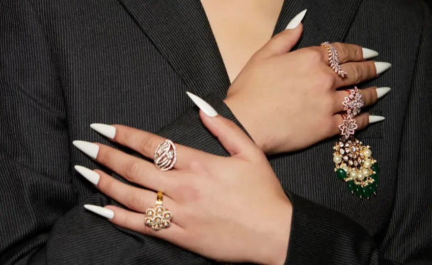Manicure tytanowy - co warto wiedzieć przed pierwszą wizytą