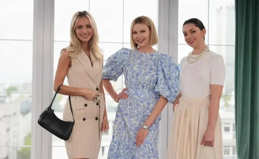 Stylizacja mamy na komunię - Jak ubrać się z klasą i bez błędów?