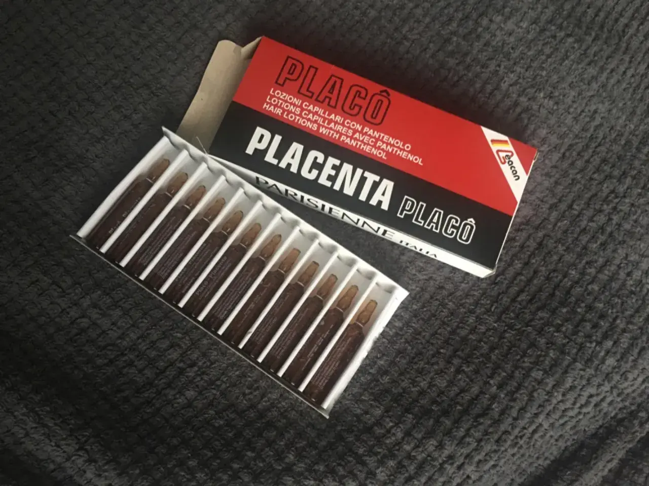Pudełko z ampułkami Placo-Placenta, płynem do włosów z pantenolem.