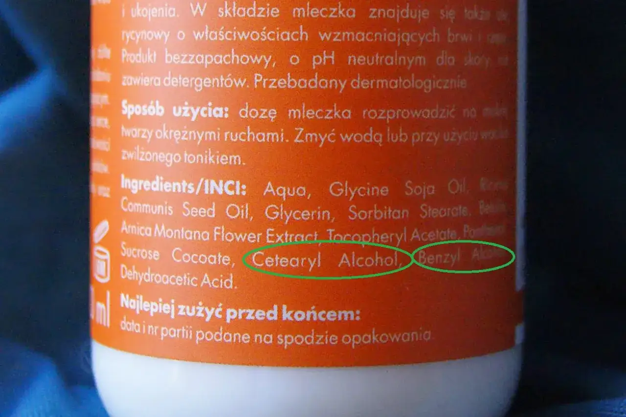 Składniki INCI: Aqua, Glycine Soja Oil, Ricinus Communis Seed Oil, Glycerin, Sorbitan Stearate, Bellis Perennis Flower Extract, Tocopheryl Acetate, Panthenol, Sucrose Cocoate, Cetearyl Alcohol, Benzyl Alcohol, Dehydroacetic Acid.