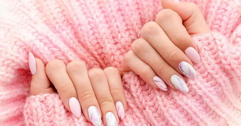 Manicure hybrydowy krok po kroku - trwałość, ceny i zdejmowanie
